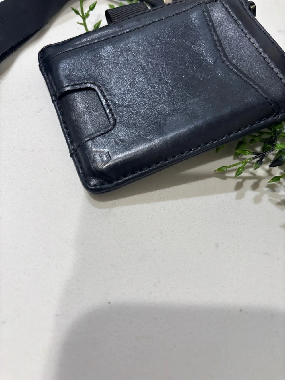 ANDAR black Denner Sleek Black Leather Wristlet wallet